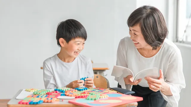 英検5級の並べ替え問題の考え方｜「誰が・どうする」の語順と a / an、in the parkイメージ画像