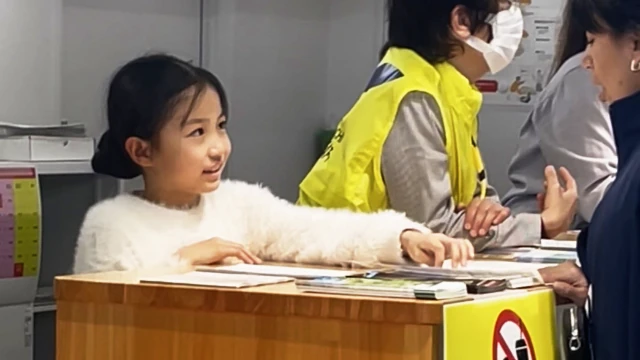 英語力向上のためにボランティア活動に参加する英検準1級合格の小学生